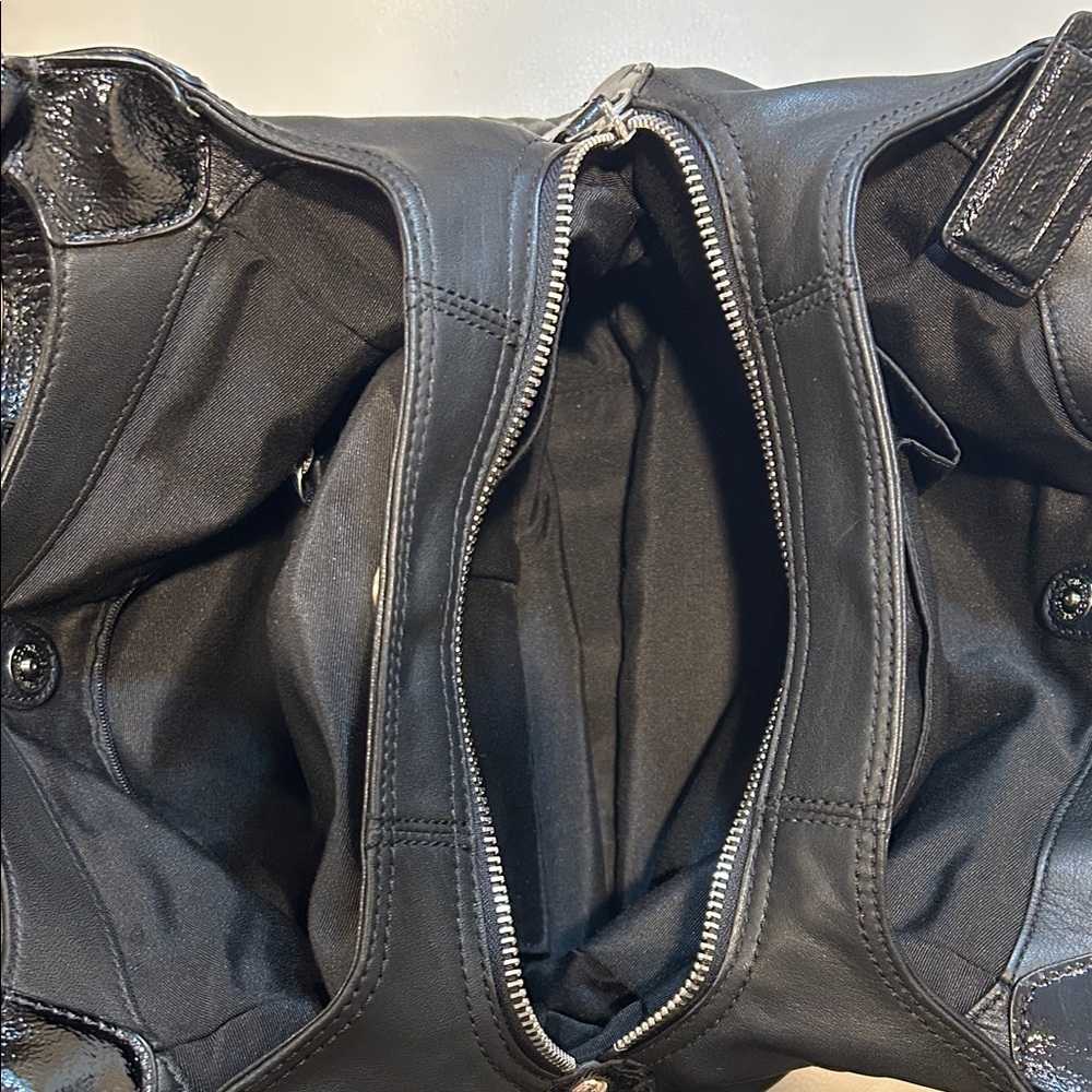 Coach Lynn Soho Leather w/ Patent Trim Black Shoulder Bag EUC - Picture 9 of 10